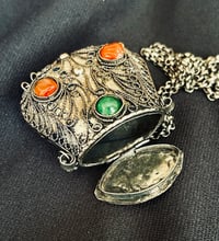 Image 3 of Vintage 1970s Indian Metal Sanjai Purse Necklace – Ornate Filigree with Carnelian & Green Stone