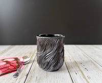 Image 2 of 550 Swirl Thumb Cup
