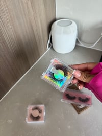 Image 3 of lash bulk (4 sets)