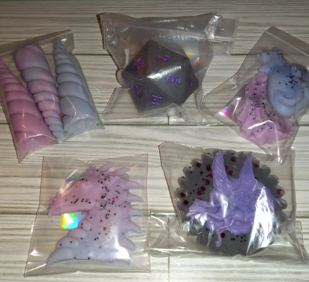 Image of A world of dragons box.