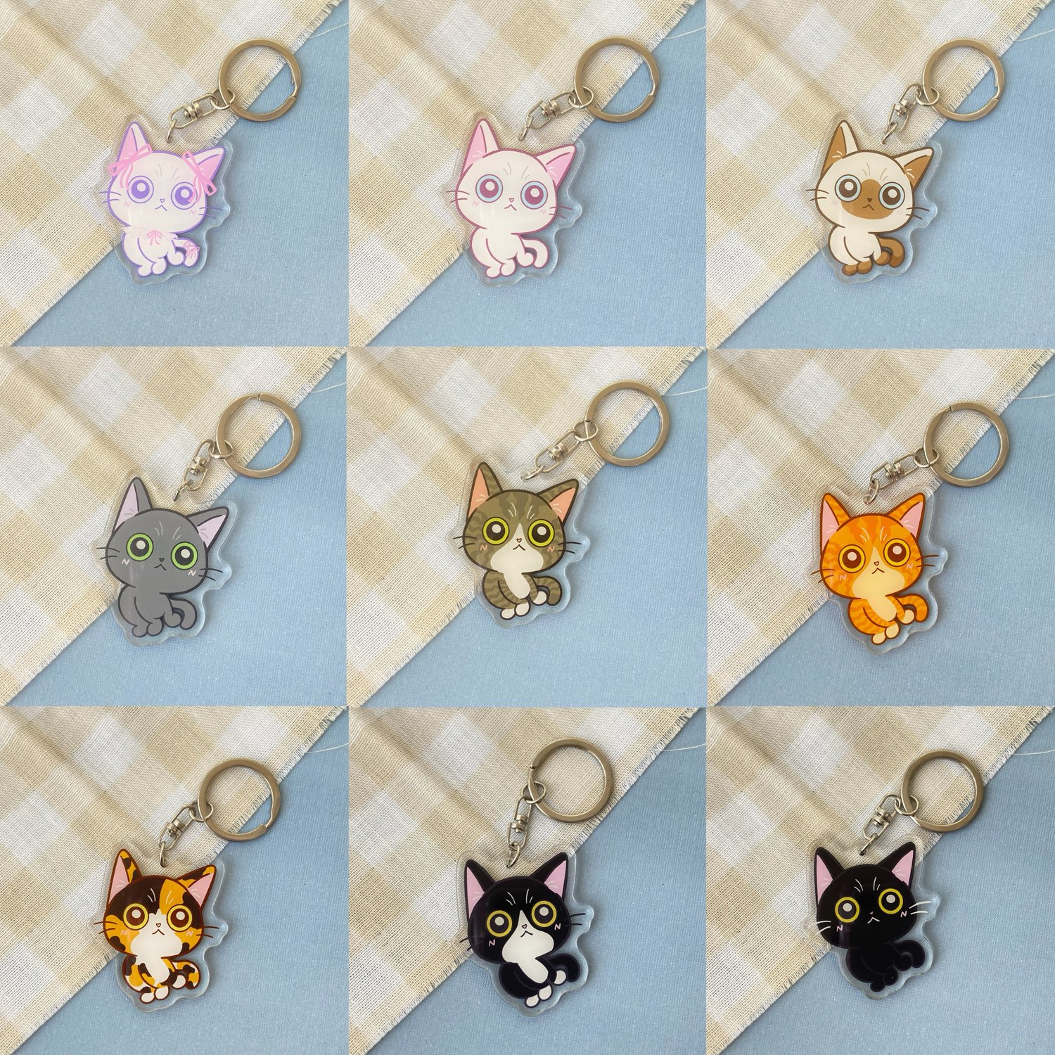 HEAD-TILT CAT KEYCHAIN