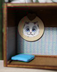Image 3 of Pipe cleaner mini ragdoll kitten with wooden modular display