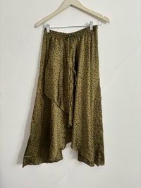 Image 3 of Zara olive skirt // 34