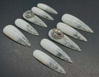 Image 1 of Heirloom Press-On Nails Size Medium 