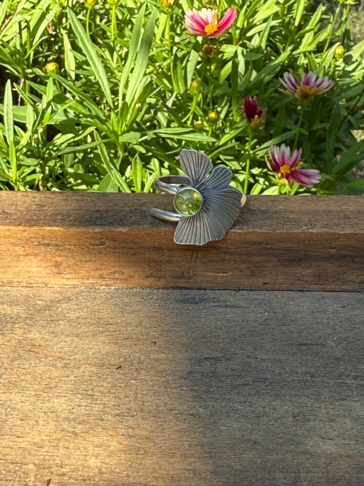 Image of Classic Ginkgo Leaf Ring with Peridot