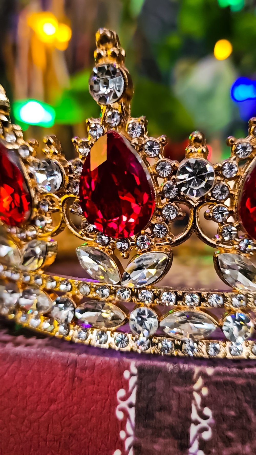 👑The Armored Kingdom Ruby Red Queens Crown (Gold)