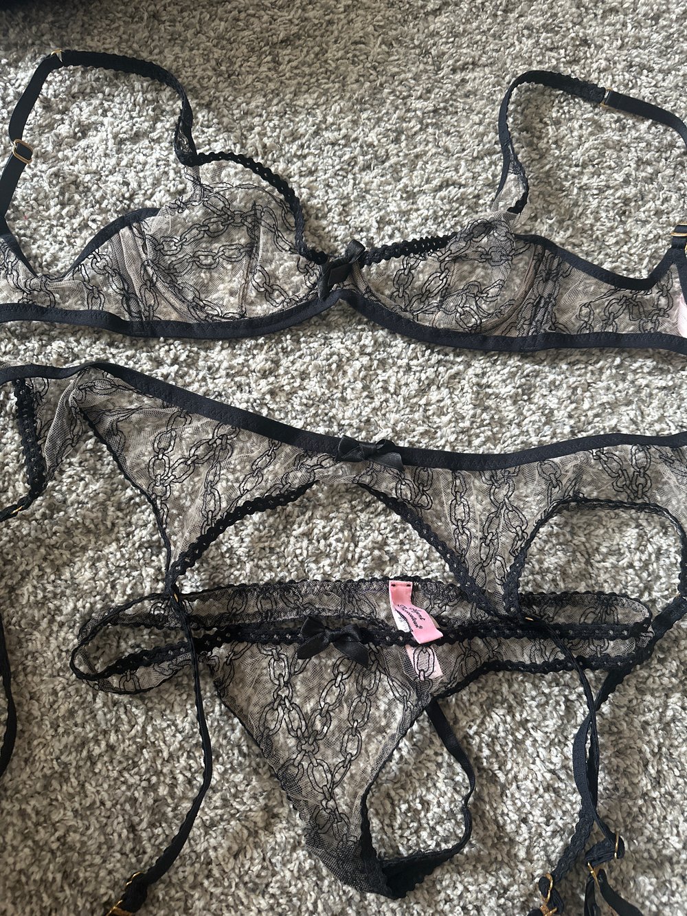 Agent provocateur chain set