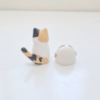 Image 5 of Calico cat with astronaut helmet ceramic figurine (helmet cover version)