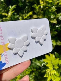 Image 5 of ZOE - White
