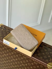 Image 6 of Lou long wallets (click to browse)