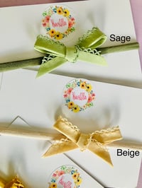 Image 2 of Neutral elegant lace headband 