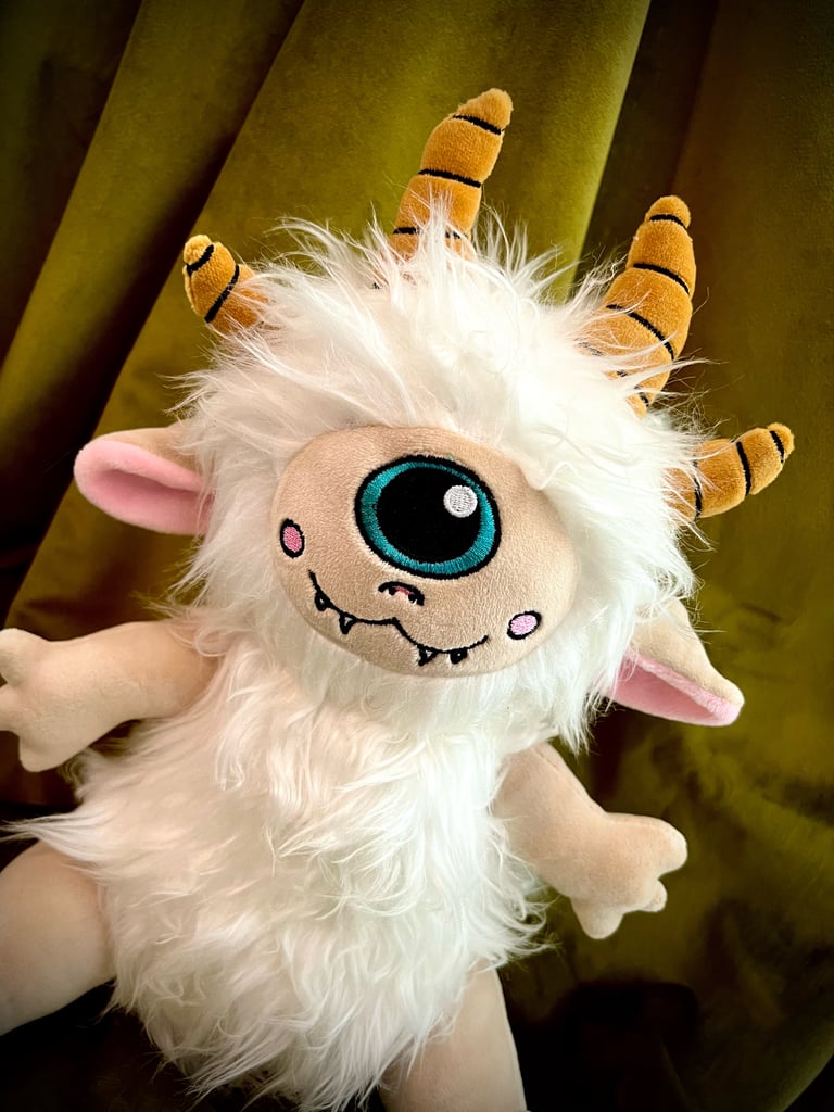 Cyclops yeti plushie  Image 3