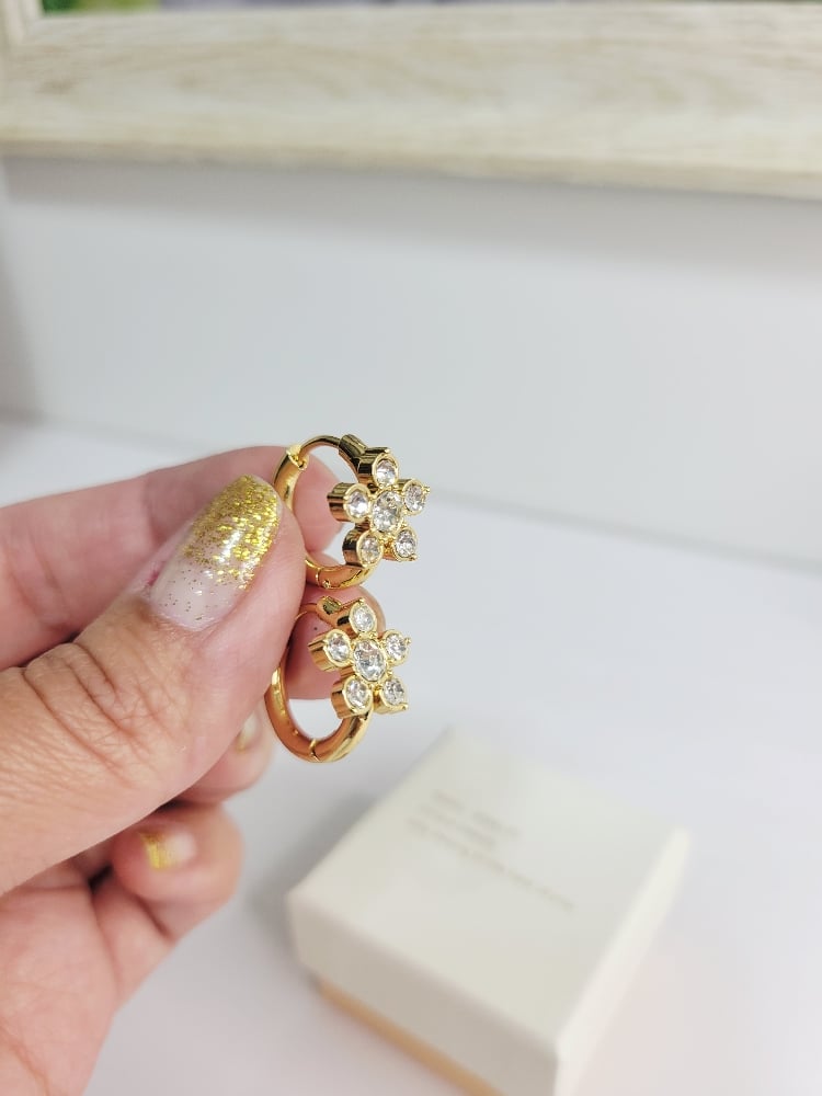 Image of Florecitas Hoop Earrings 