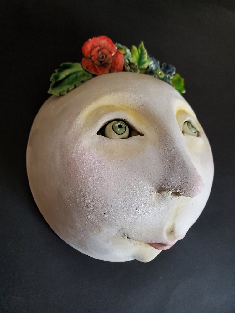 Wall mask with floral wreath Image 3