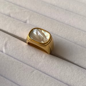 Image of DARA Pearl Signet Ring 