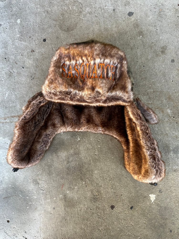 SASQUATCH REAL TREE FURRY TRAPPER HAT (L/XL) | ALL ANGELS ARE ALIENS