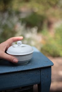 Image 2 of Zuckerdose, weiss, Porzellan mit Flechtmuster