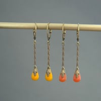 Image 1 of Boucles d'oreilles mini goutte jaune