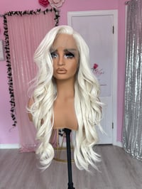 Image 6 of Tori free part wig 