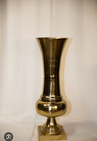 Image 1 of Gold Trumpet centerpieces for flower 9