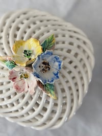 Image 2 of Boîte en céramique ajourée