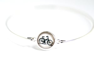 Image of Bracelet fin illustration bicyclette, laiton argenté