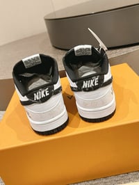 Image 3 of LV x Níke Sneakers