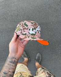 Image 2 of  SAFETY BRIM DUCK CAMO ATLANTA BRAVES CUSTOM FITTED CAP