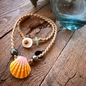 Image of Hawaiian sunrise shell necklace with Tahitian pearls 18 inch