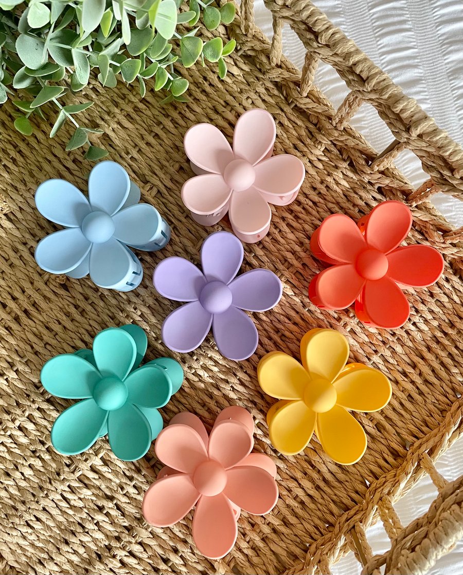 Image of Flower hair claw 