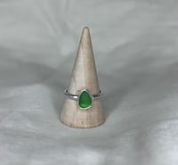 Image 1 of HAMMERED BAND GREEN SEA GLASS RING UK SIZE R