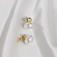 Image 2 of Pearl & Gold Stud Earrings 