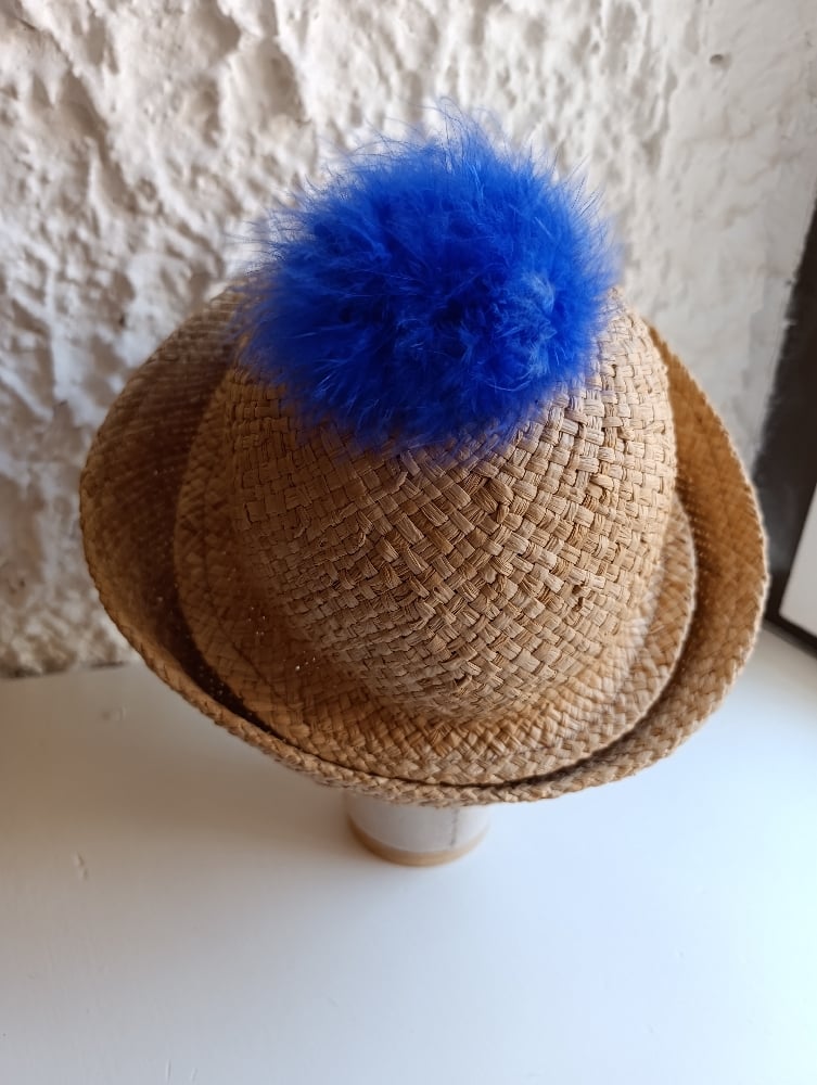Image of Cappello in rafia pon-pon blu