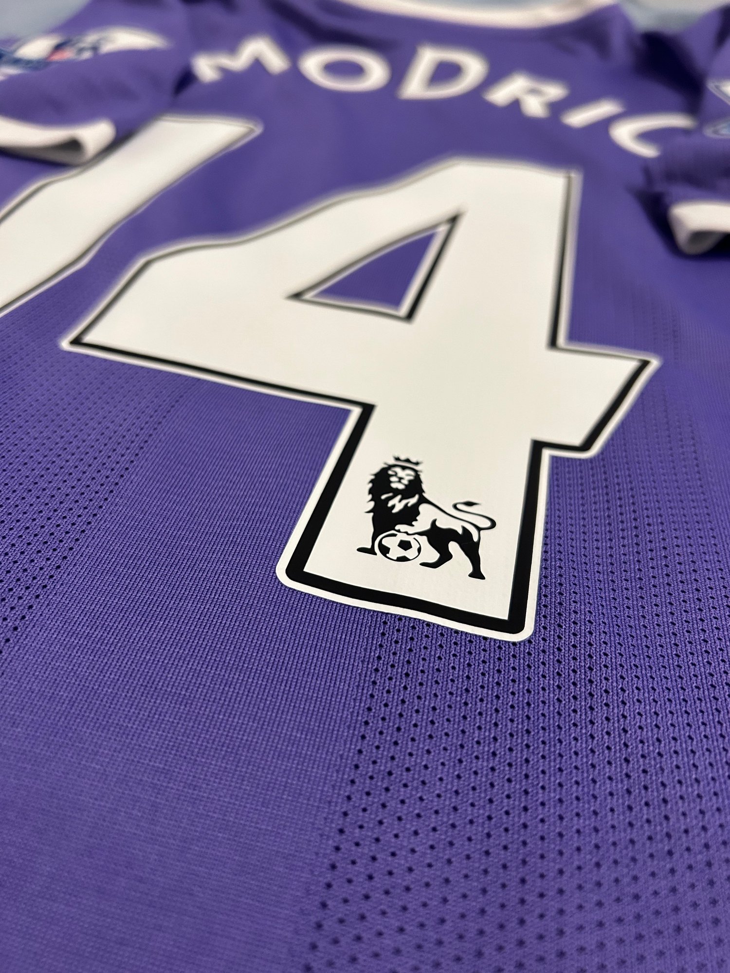 Image of Tottenham Hotspur “MODRIĆ 14” 2011/12 Away Shirt + PL patches (M)