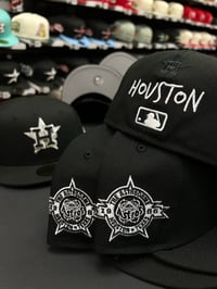 Image 2 of New Era 59Fifty Hi Vis Doodle