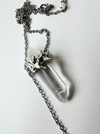Image 2 of Collier quartz et perle “Nouvelle terre”