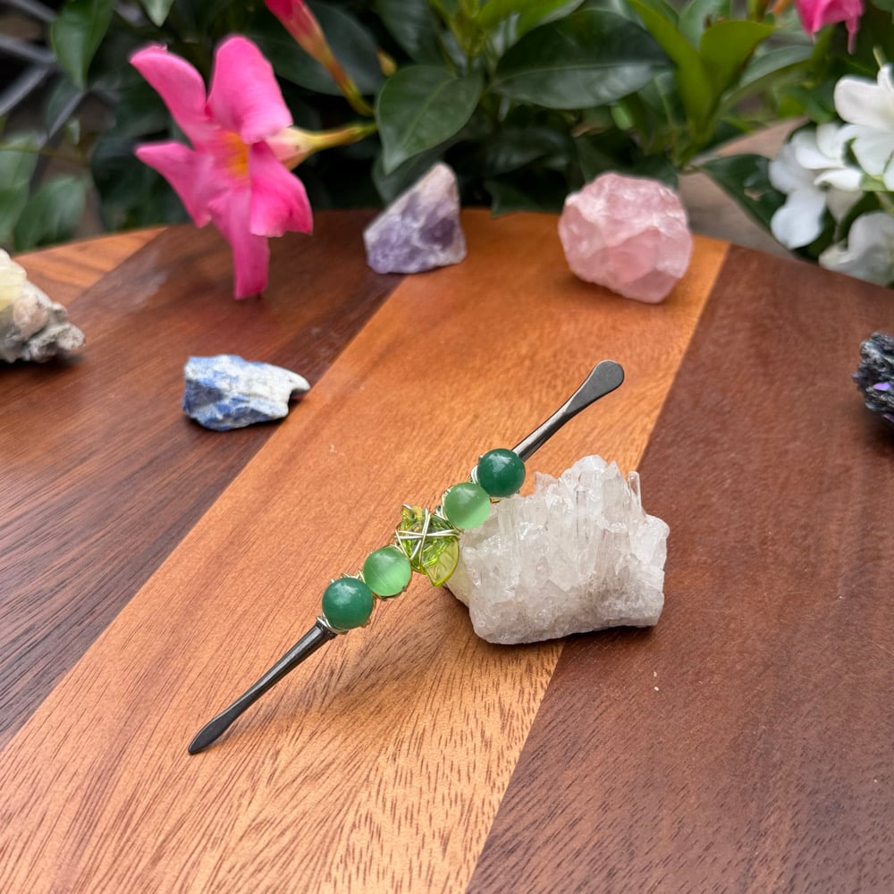 Image of green leaf dab tool