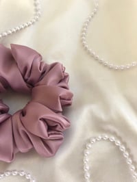 Image 10 of SCRUNCHIE STANDARD + OVERSIZED HEATHER/WRZOS
