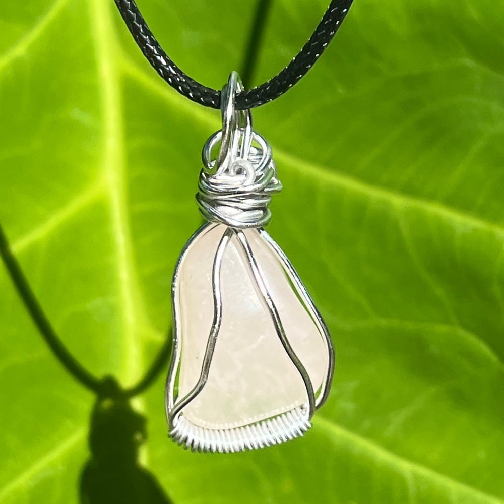 Image of rose quartz mini pendant a