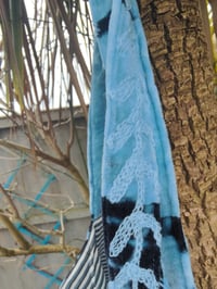 Image 4 of Wanderlust - Velvet oversized tote bag Blue dye