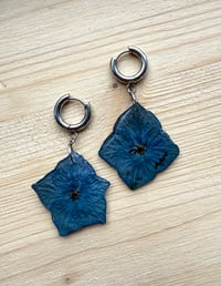 Deep Azul Hydrangea Dangle