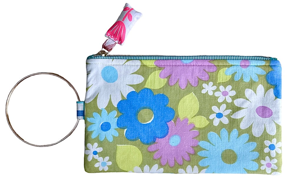 Image of Circle Wristlet 08