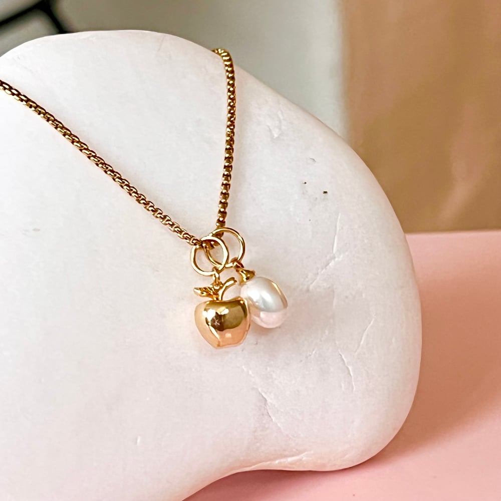 Image of Golden Apple and Pearl Necklace