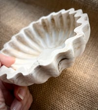 Image 2 of Daisy trinket bowl
