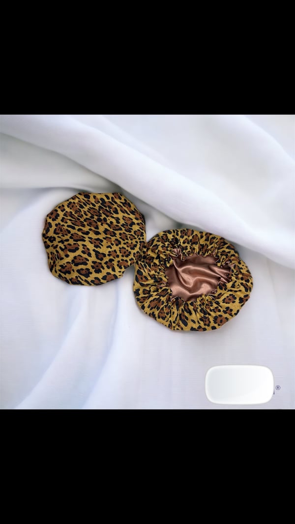 Image of Leopard print Satin Bonnet