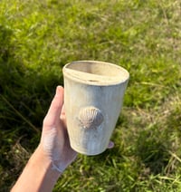 Image 3 of 12oz. Cream sea shell to go mug 