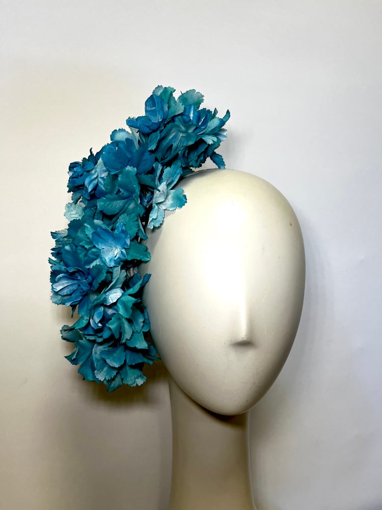 Image of Torquoise flower trail