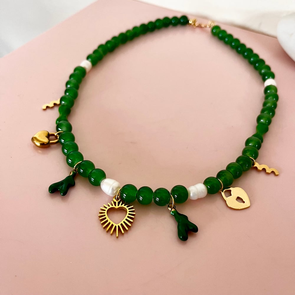 Image of Green glass bead and pearl charm necklace - Hearts