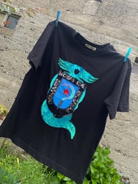 Image 2 of Camiseta bordada a man. DENANTES MORTAS QUE ESCRAVAS negra. Talla S/M OVERSIZE