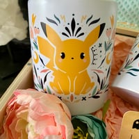 Image 2 of Mug Pikachu.Vendu à l'unité ou à intégrer dans un lot de 3 (36€ les 3)